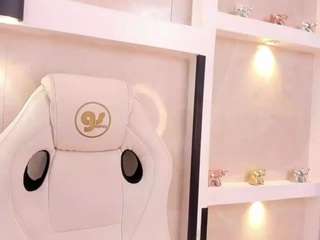 Alyson-Palmer on webcam for live free nude chat now