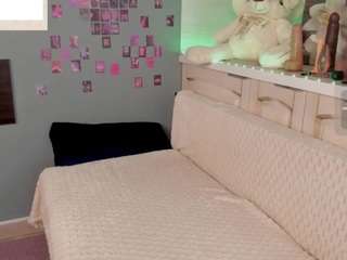 AnnaCoolidge on webcam for live free nude chat now