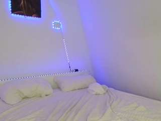Emiora on webcam for live free nude chat now