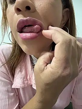 intact_w naked in live sex video chat