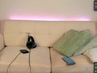 itschloelaurent on webcam for live free nude chat now