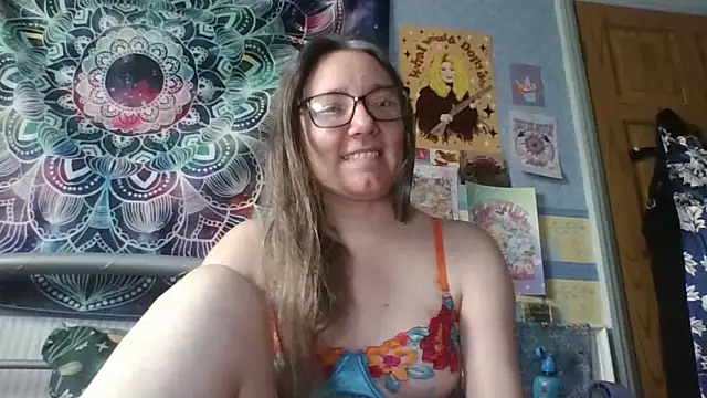 Izzylove47 naked in live sex video chat