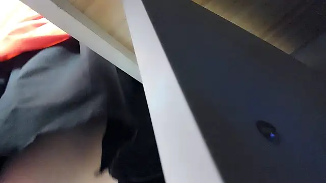 Lovelies101 naked in live sex video chat