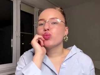 MitsukoCromeans on webcam for live free nude chat now