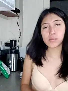 sarah12333 naked in live sex video chat
