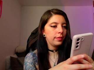 Sharol Leon on webcam for live free nude chat now