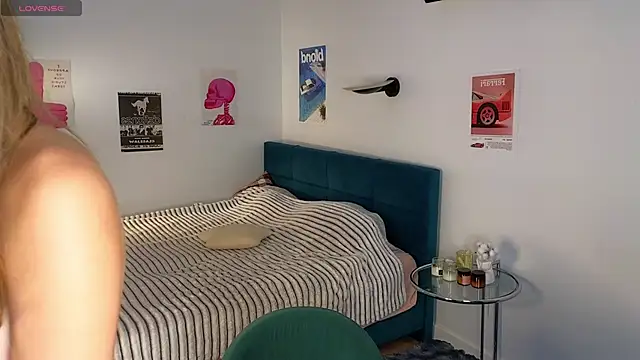 vixinp naked in live sex video chat