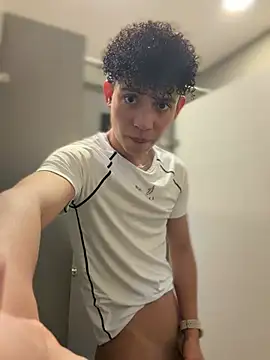 yoursexyjose naked in live sex video chat