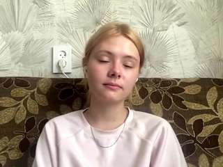 ZenaMelodia on webcam for live free nude chat now