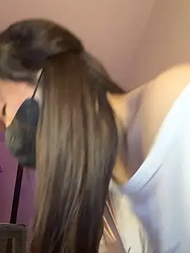 Be_Miuu naked in live sex video chat