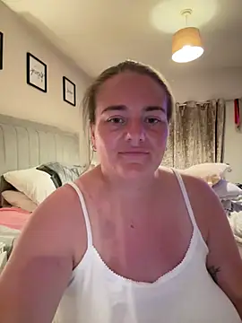 Bustygem_ naked in live sex video chat