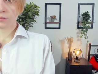 ElenoraMowatt on webcam for live free nude chat now