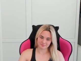 HazelLoveee on webcam for live free nude chat now