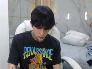 Iantwink18 on webcam for live free nude chat now