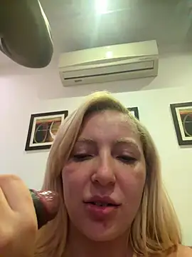 Juuhschmitt naked in live sex video chat