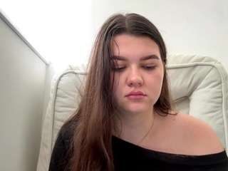 LauriSabio on webcam for live free nude chat now