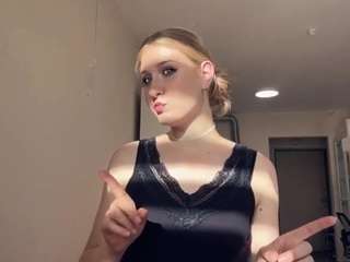 MelaineTosh on webcam for live free nude chat now