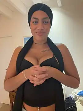 nadiabnssd naked in live sex video chat
