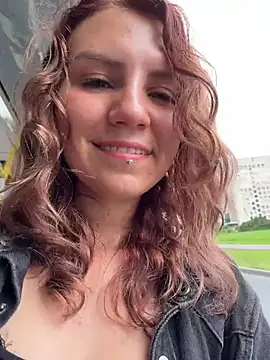 -stray-cat- naked in live sex video chat